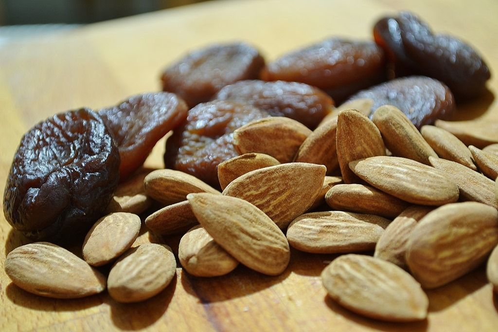 Dried Apricots & Almonds