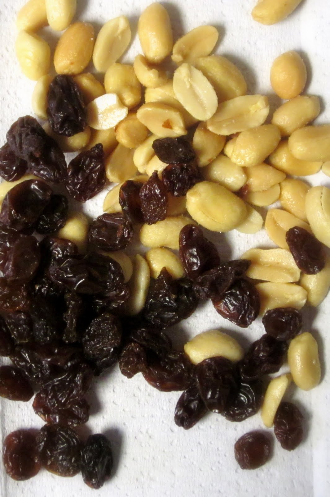 Peanuts & Raisins