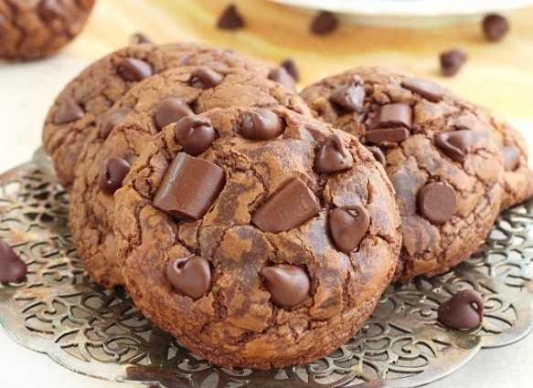 Deep Dark Chocolate Fudge Cookies