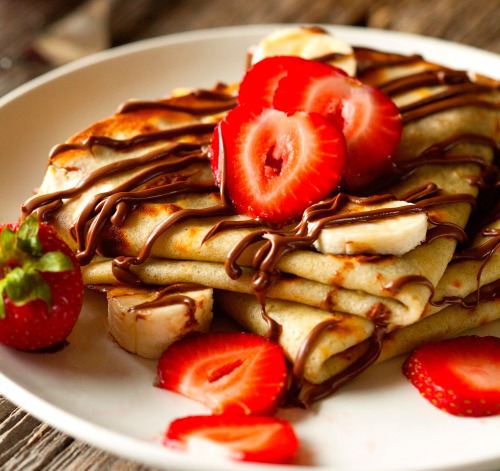 Nutella & Berry Crepes