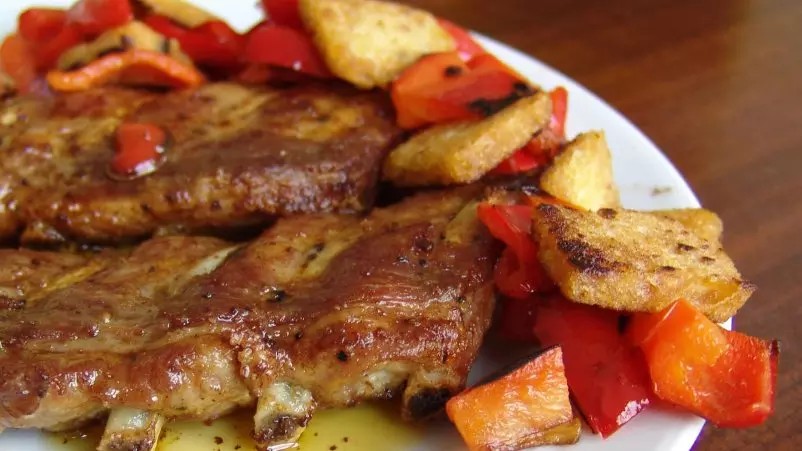 Spicy Pork With Toast and Peppers