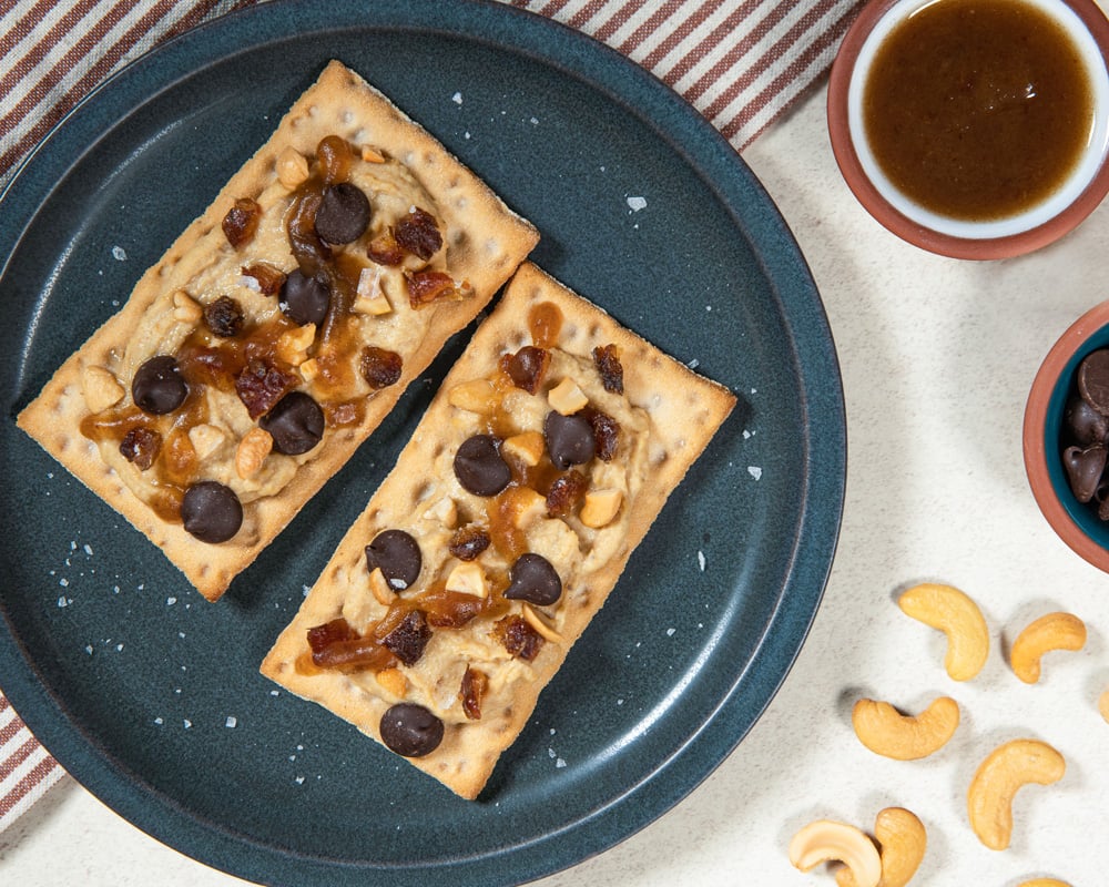 Wasa Crispbreads with Hummus and Dates