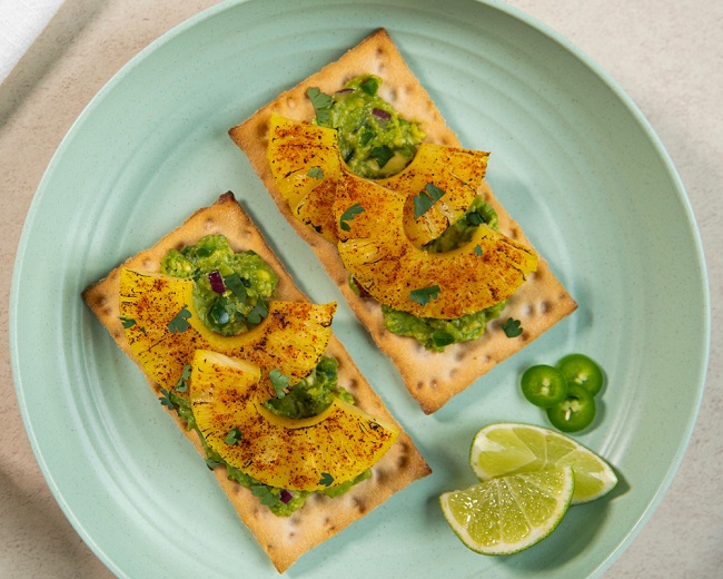 Pineapple Guacamole Crispbreads